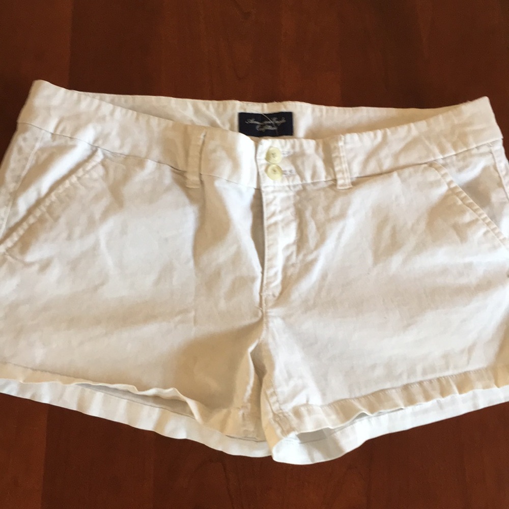 AEO WHITE STRETCH CHINO SHORTS